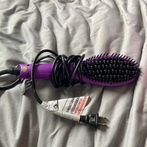 Heated straightening brush
